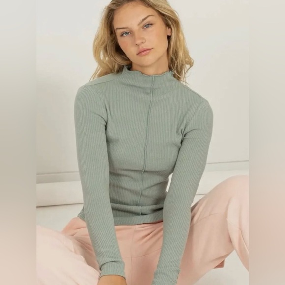 Turtleneck - Picture 1 of 5